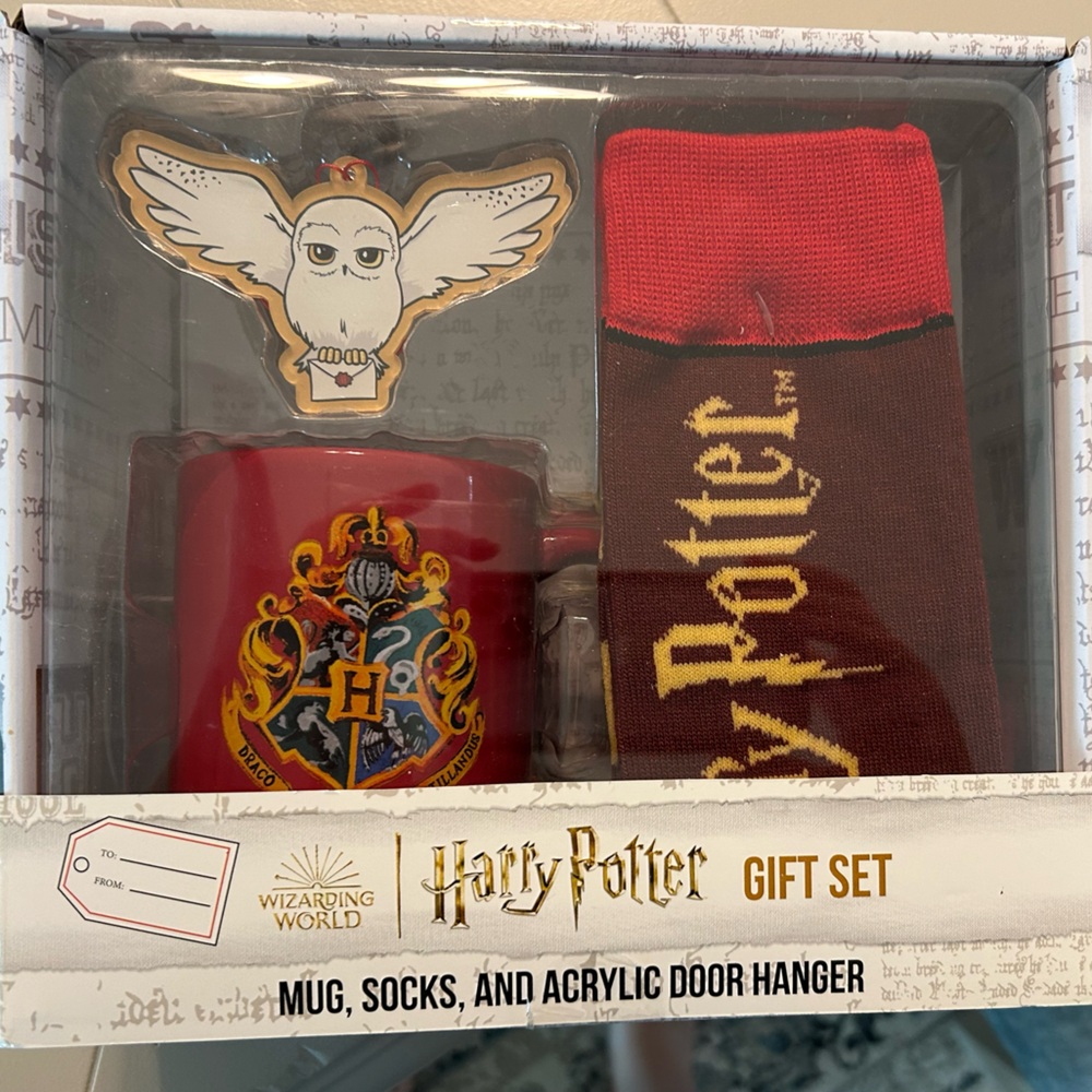 Harry Potter Gift Set with Mug and Socks